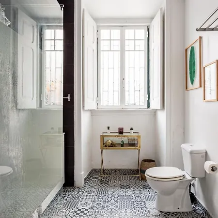 Modern 3br W/ Terrace & Bbq - Near Tram 28 | By Airnest 아파트 *