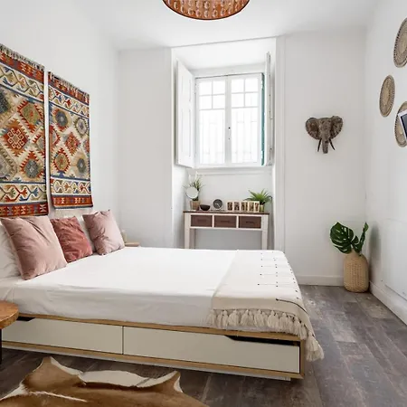 Modern 3br W/ Terrace & Bbq - Near Tram 28 | By Airnest 아파트 *