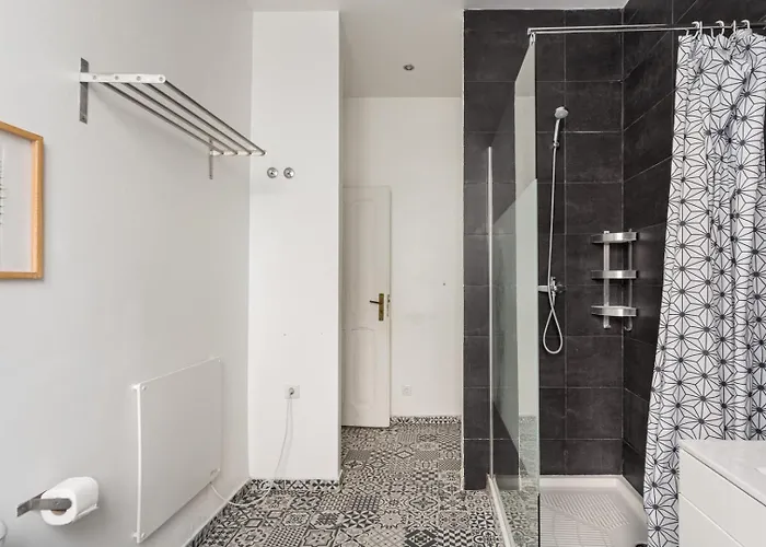 Apartment Modern 3br W/ Terrace & Bbq - Near Tram 28 | By Airnest