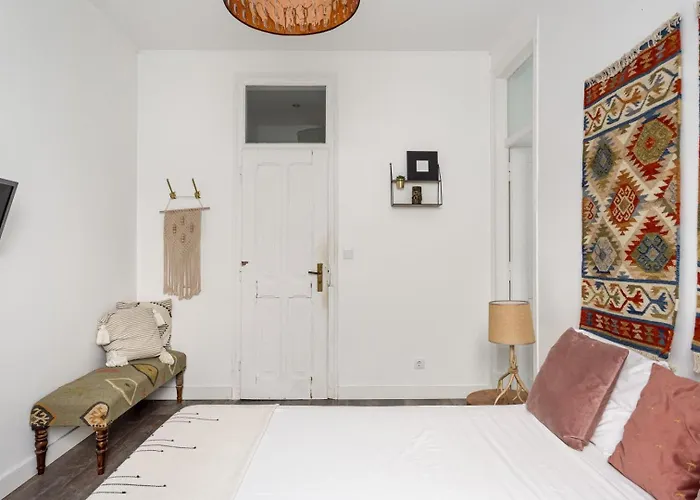 Modern 3br W/ Terrace & Bbq - Near Tram 28 | By Airnest Apartment *