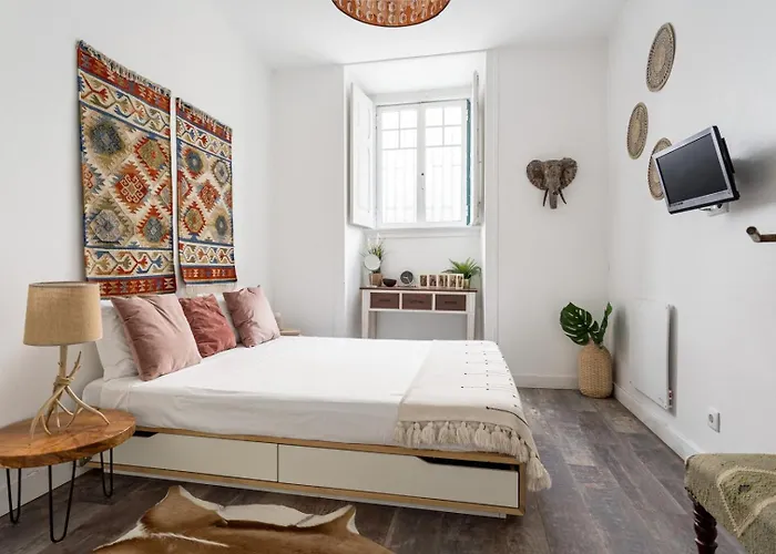 Modern 3br W/ Terrace & Bbq - Near Tram 28 | By Airnest Apartment *