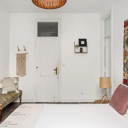 Modern 3br W/ Terrace & Bbq - Near Tram 28 | By Airnest 아파트 *